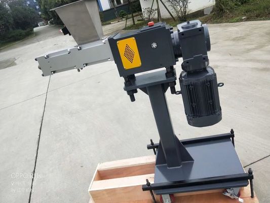 Vibrating Rotating Twin Screw Extruder Side Feeder D2 Material For WPC Extruder